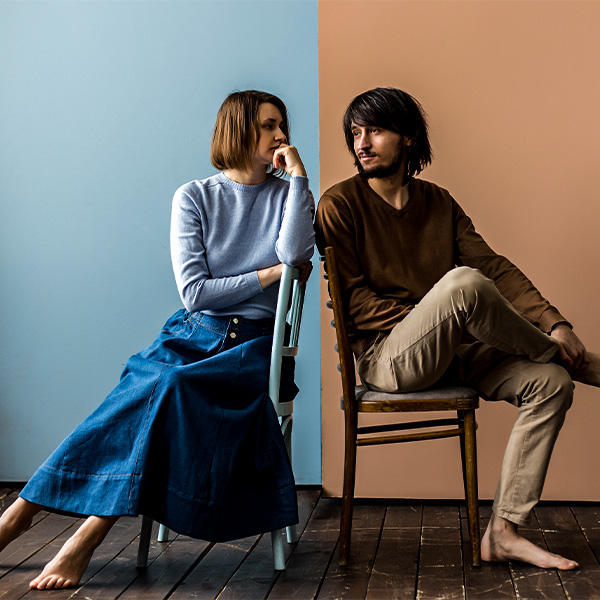 Matching Hues, Mastering Moods in Daily Dressing